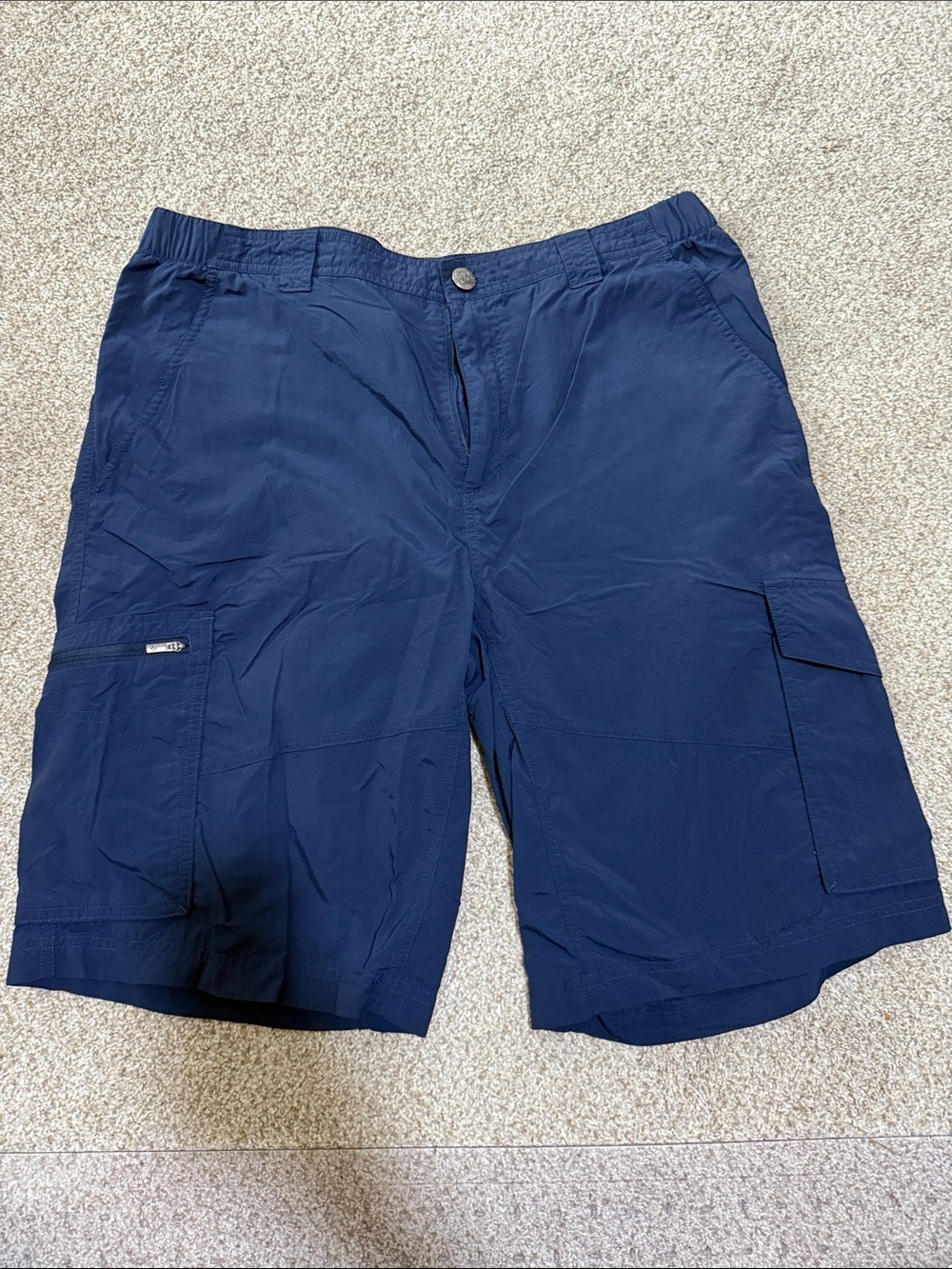 Columbia Men's Navy Cargo Shorts size 36, 12 inch